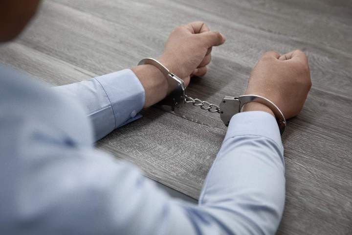 Représentations devant les tribunaux et solutions juridiques pour les litiges et interdiction de territoire